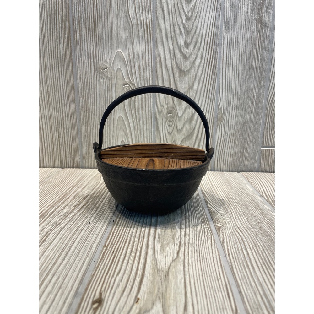 Japanese Cast Iron Nabe Pot with Wooden Lid Black Stovetop Kettle